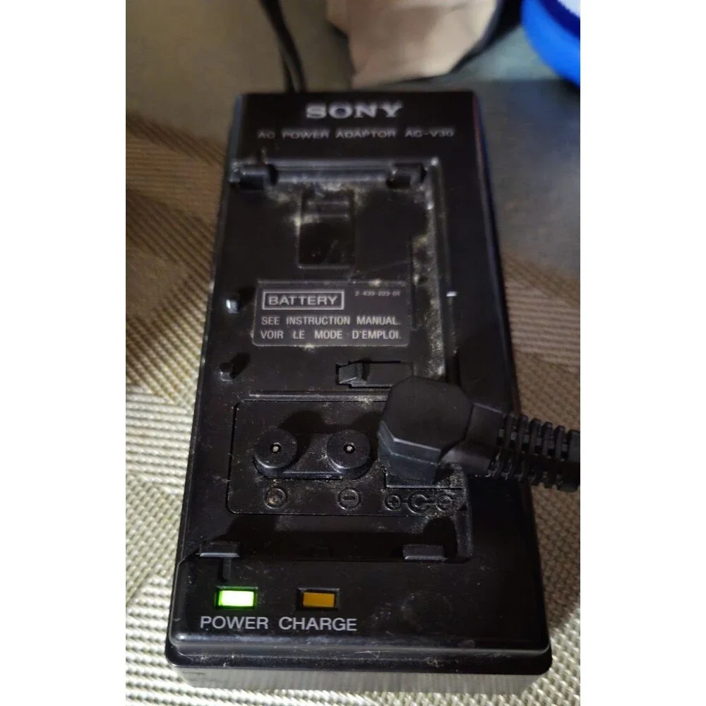 Sony Handycam CCD-F40 Video8 Camcorder w/ Manual Battery Powers On PART REPAIR